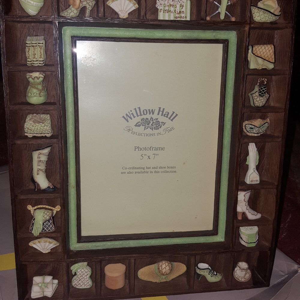 This Is a Original Willow Hall 3D Resin Photo Frame Reflections in Time NEW